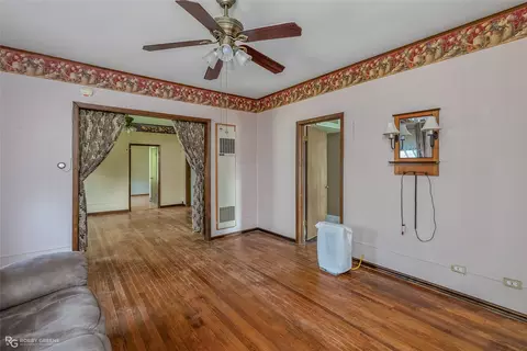 Living - 209 N Arkansas St, Plain Dealing, LA 71064 photo 4 of 6