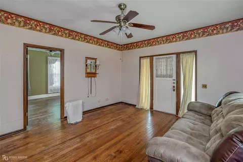 Living - 209 N Arkansas St, Plain Dealing, LA 71064 photo 2 of 6