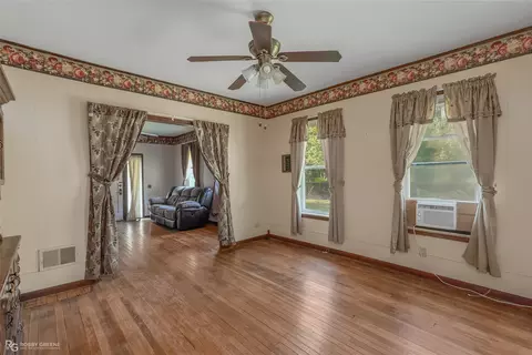 Living - 209 N Arkansas St, Plain Dealing, LA 71064 photo 6 of 6
