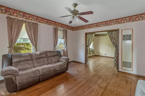 Living - 209 N Arkansas St, Plain Dealing, LA 71064 photo 3 of 6