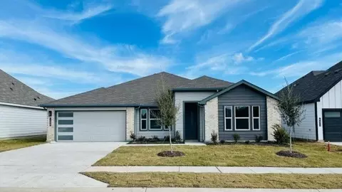 1608 Central Park Dr, Alvarado, TX 76009