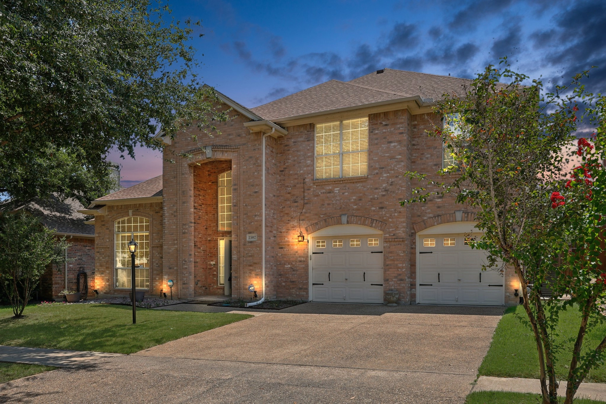 2302 Crest Park Dr  