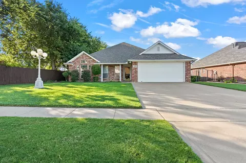 1727 Blackfoot Dr, Cleburne, TX 76033