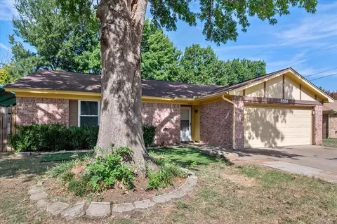 5904 Crepe Myrtle Dr, Arlington, TX 76017