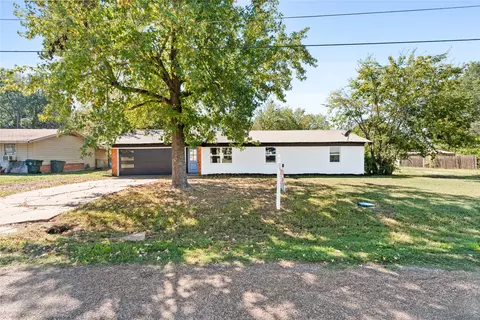 618 E Kempner St, Mabank, TX 75147