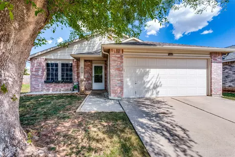 8721 Hunters Point Way, Fort Worth, TX 76123