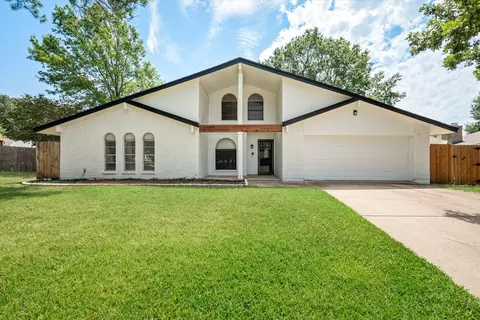 8800 Chilton Ct, North Richland Hills, TX 76182