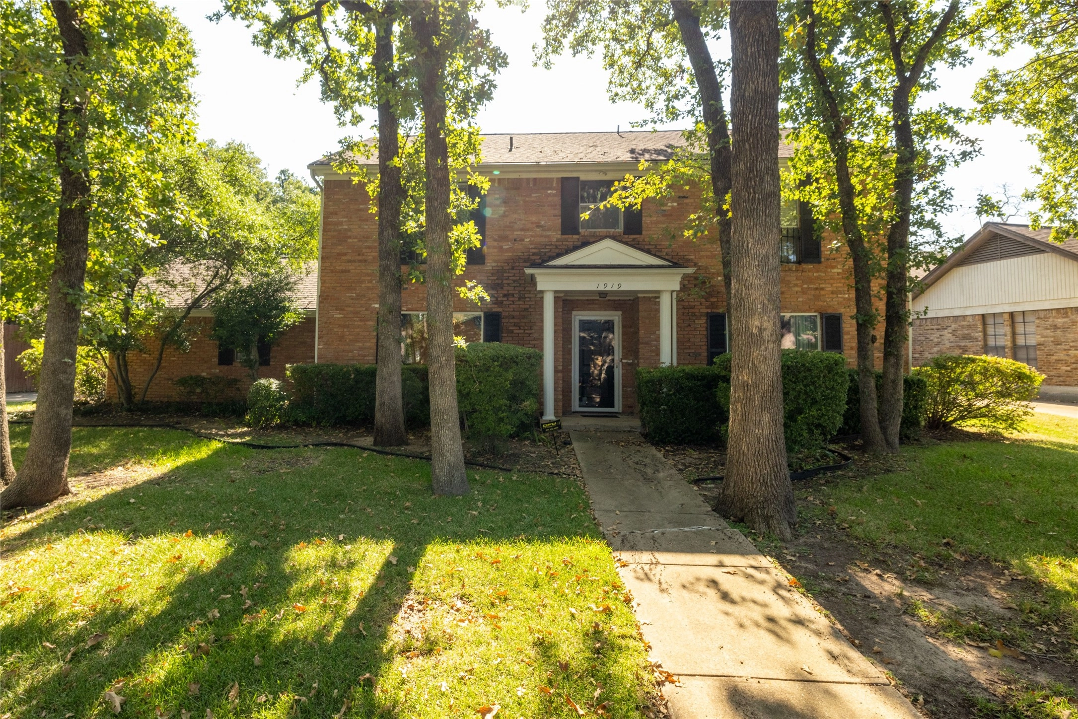 1919 Springbranch Dr  