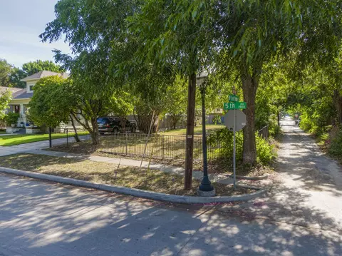 1933 5th Ave, Fort Worth, TX 76110