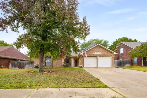 1820 Autumndale Dr, Grapevine, TX 76051