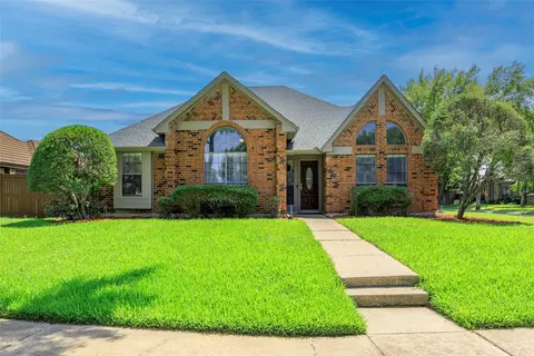 732 Cimarron Trl, Irving, TX 75063