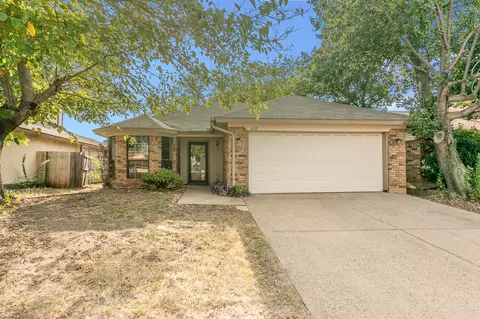 620 Sandy Trl, Fort Worth, TX 76120