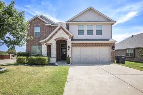 401 Roundrock Ln, Fort Worth, TX 76140