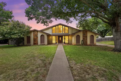 213 Hockaday Ave, Garland, TX 75043