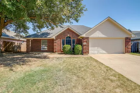 304 Palm St, Crowley, TX 76036