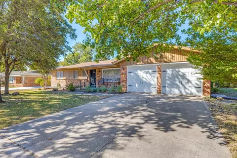 2108 Shelman Trl, Fort Worth, TX 76112