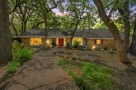 5800 Azteca Dr, Fort Worth, TX 76112