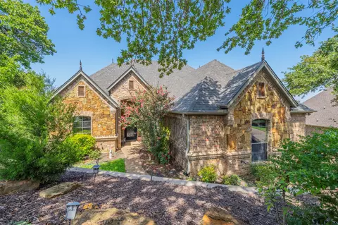 6825 Nob Hill Dr, North Richland Hills, TX 76182
