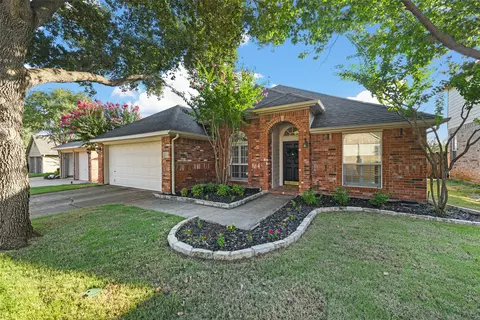 2233 Knob Hill Dr, Corinth, TX 76210