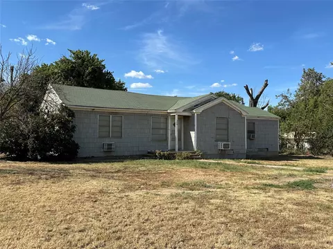 308 W 10th St, Cisco, TX 76437