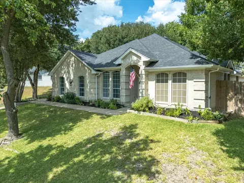 8813 Greenhaven Dr, Fort Worth, TX 76179