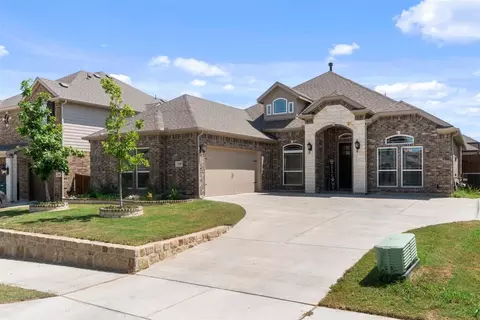 5305 Center Hill Dr, Fort Worth, TX 76179