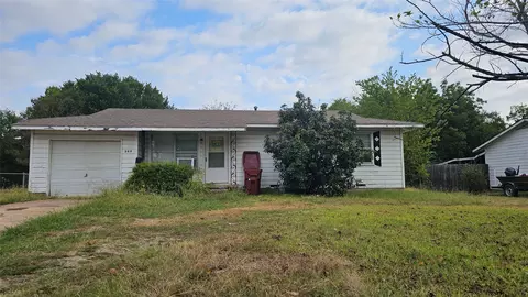 309 Fannin Ave, Bonham, TX 75418