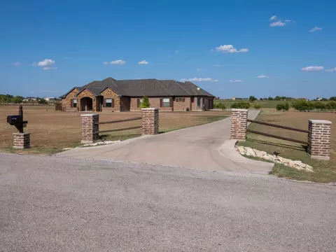 175 Hawk Ridge Rd, Decatur, TX 76234