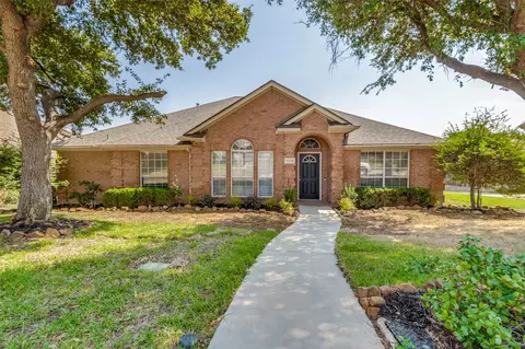 9516 Cliffside Dr, Irving, TX 75063