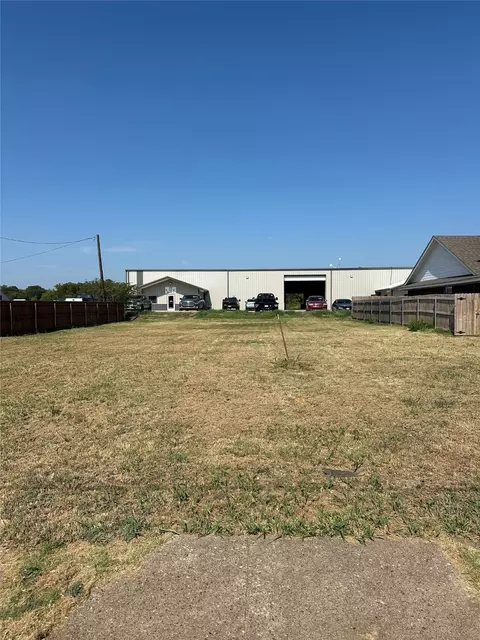 310 N 3rd St, Grandview, TX 76050