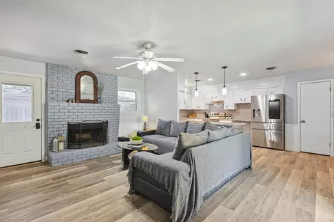 401 Vicki Pl, Hurst, TX 76053