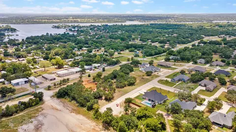 4109 Legend Ct, Granbury, TX 76049