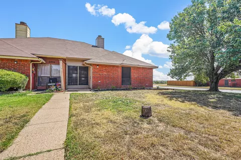 2902 Stonycroft Dr, Lancaster, TX 75134