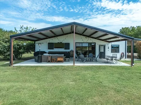 320 Valek Rd, Ennis, TX 75119