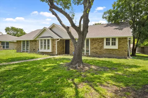 1044 Briarwood Ln, Desoto, TX 75115
