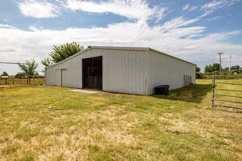 207 Lazy B Ln, Springtown, TX 76082