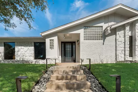 1401 Woodvine Dr, Euless, TX 76040