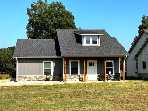 665 High St, Blossom, TX 75416