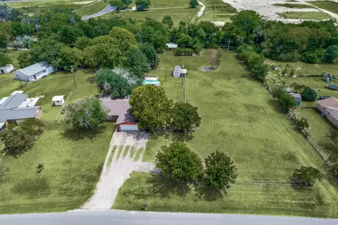 560 Daisy Rd, Midlothian, TX 76065