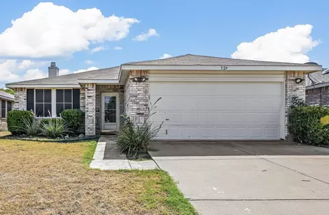 529 Riverflat Dr, Fort Worth, TX 76179