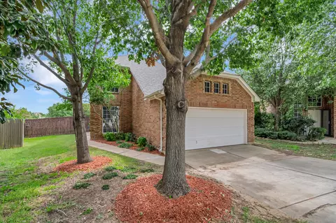 2737 Lynx Ln, Fort Worth, TX 76244