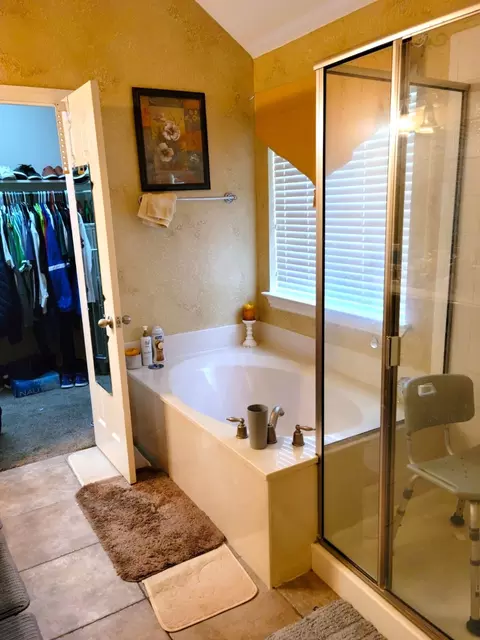Bath - 7310 Colfax Dr, Rowlett, TX 75089 photo 2 of 4