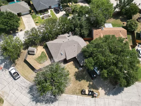 821 Glenwick Ct, Burleson, TX 76028