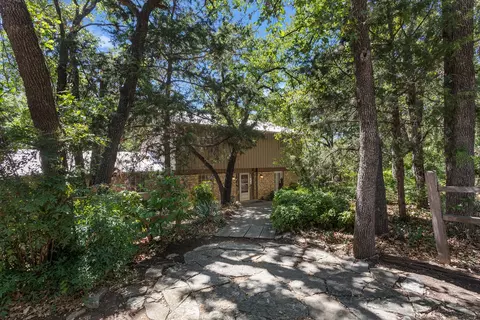 2127 Los Robles St, Grapevine, TX 76051