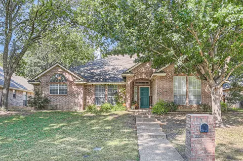 6022 Red Fern Dr, Arlington, TX 76001