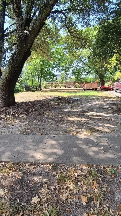 3507 Briscoe St, Greenville, TX 75401
