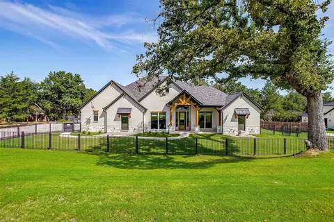 1004 Meadow Wood Ter, Azle, TX 76020