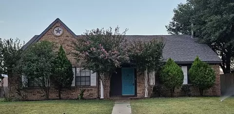 621 Redwood Dr, Grand Prairie, TX 75052
