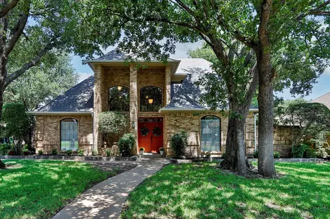1821 Glenbrook Ct, Bedford, TX 76021
