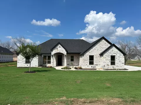 2708 Village Dr, Granbury, TX 76049